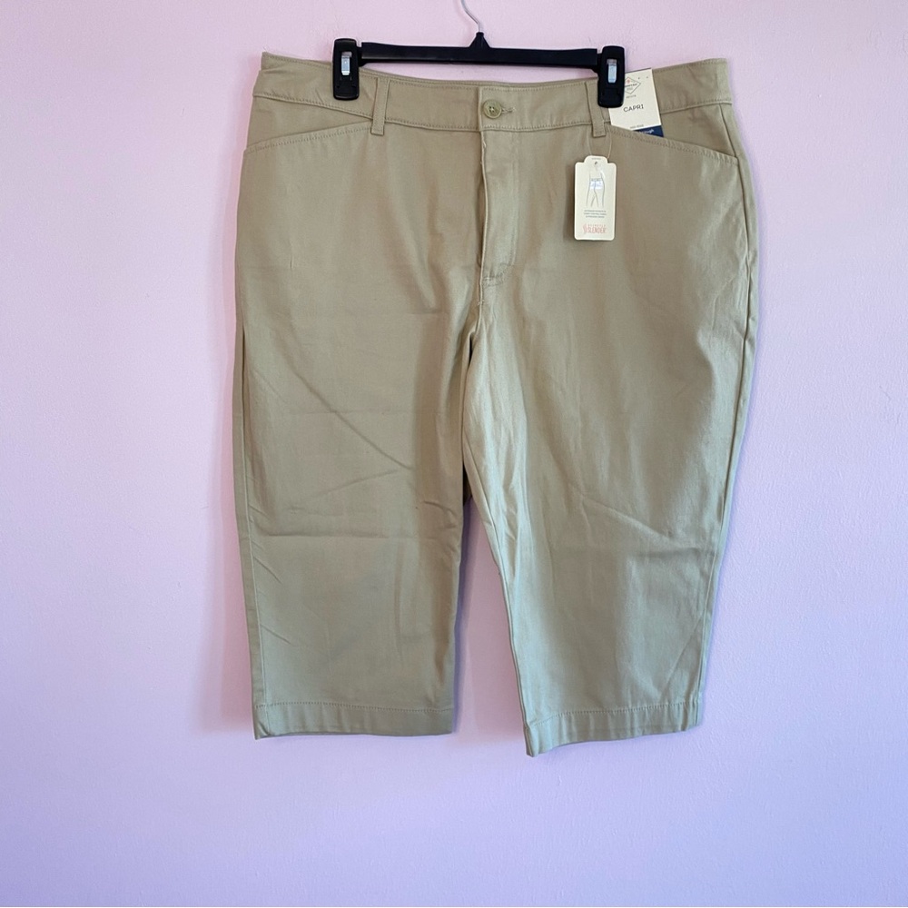 NEW St. John’s Bay Tan Mid-Rise Capri size 18